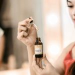 طرق تمليس الشعر المجعد طبيعياً