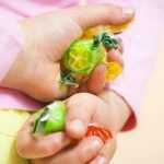 كيف نتعامل مع الطفل السارق