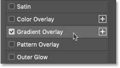 إضافة تأثير طبقة Gradient Overlay إلى النص الشفاف في Photoshop