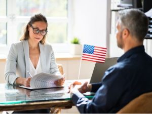 ما-الفرق-بين-التأشيرة-العائلية-وتأشيرة-العمل
